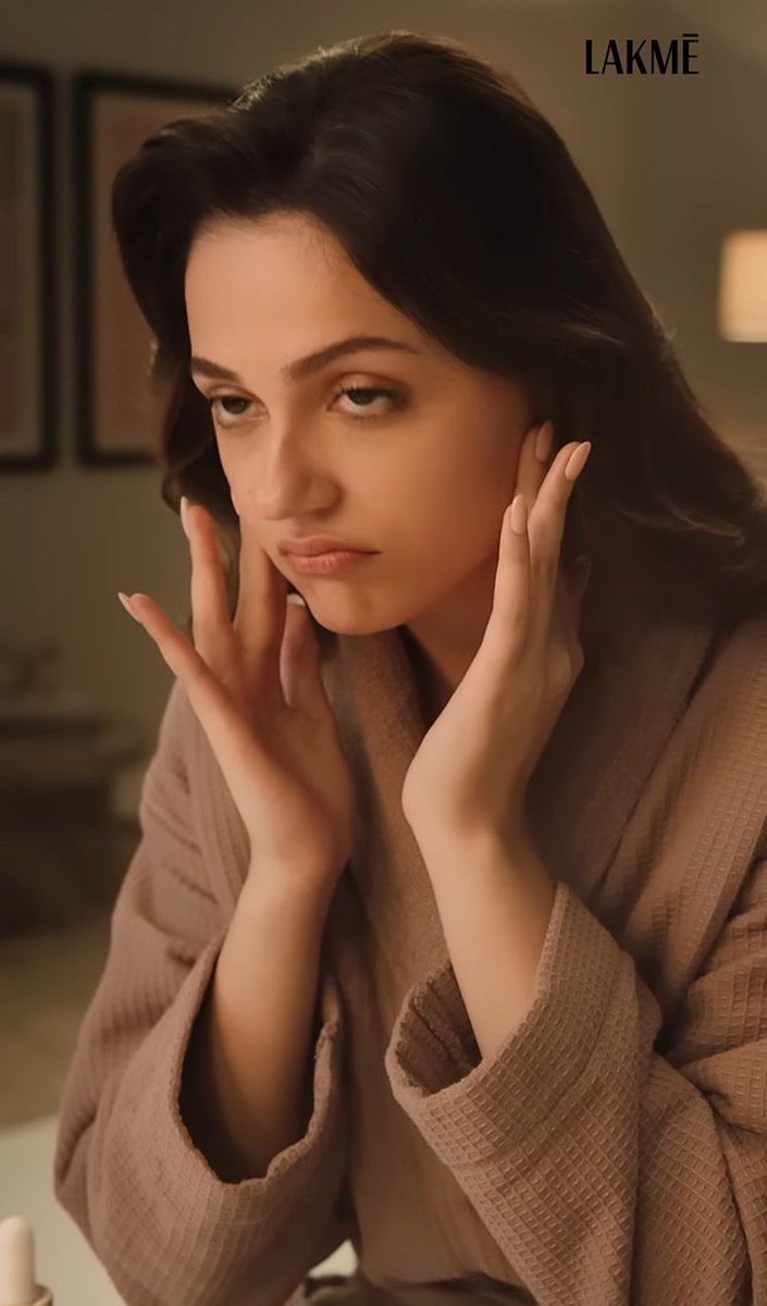 She is sooo cute 🥰🥰❤️❤️
#AneetPadda