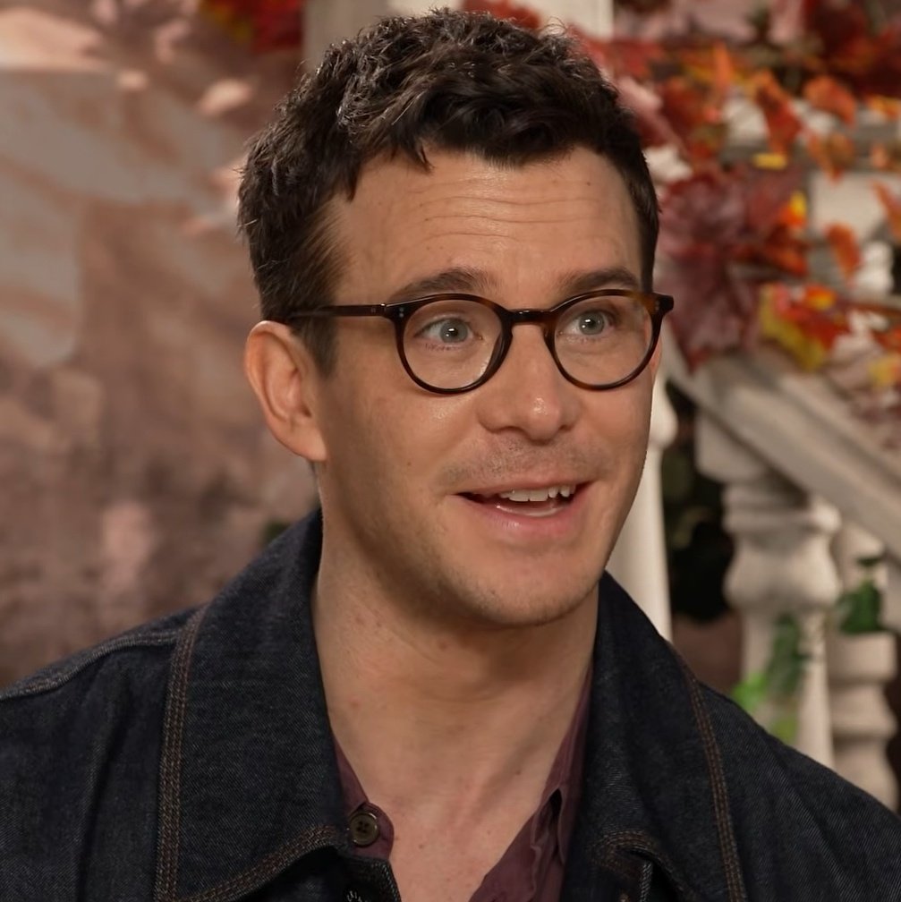 Benophie4evr's tweet photo. he's so insanely fine like how is he even real https://t.co/Fac38oOJFa