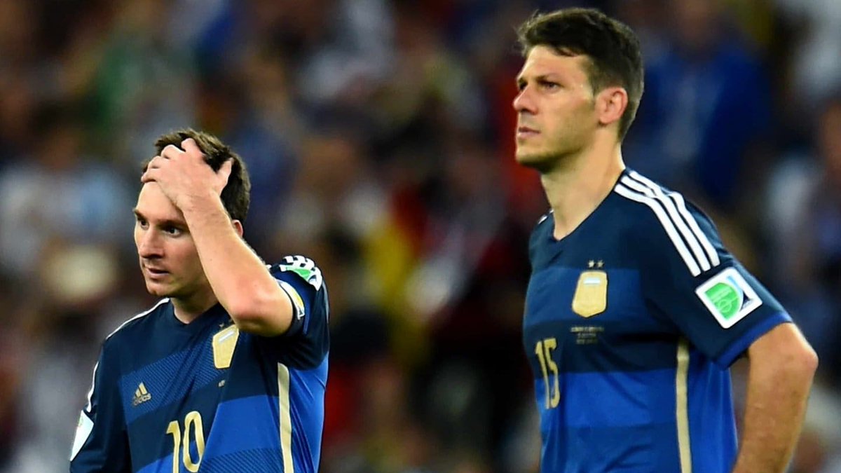 Doncs me sembla encertat Demichelis. Que accepti només 3 mesos i no s'aprofiti d'altre any diu molt de la seva confiança.
Per altra part, el respecte dels jugadors el tindrà segur. Ha guanyat 4 Bundesligas i ha jugat una final del Mundial (2014), no és precisament Dani Rodríguez.