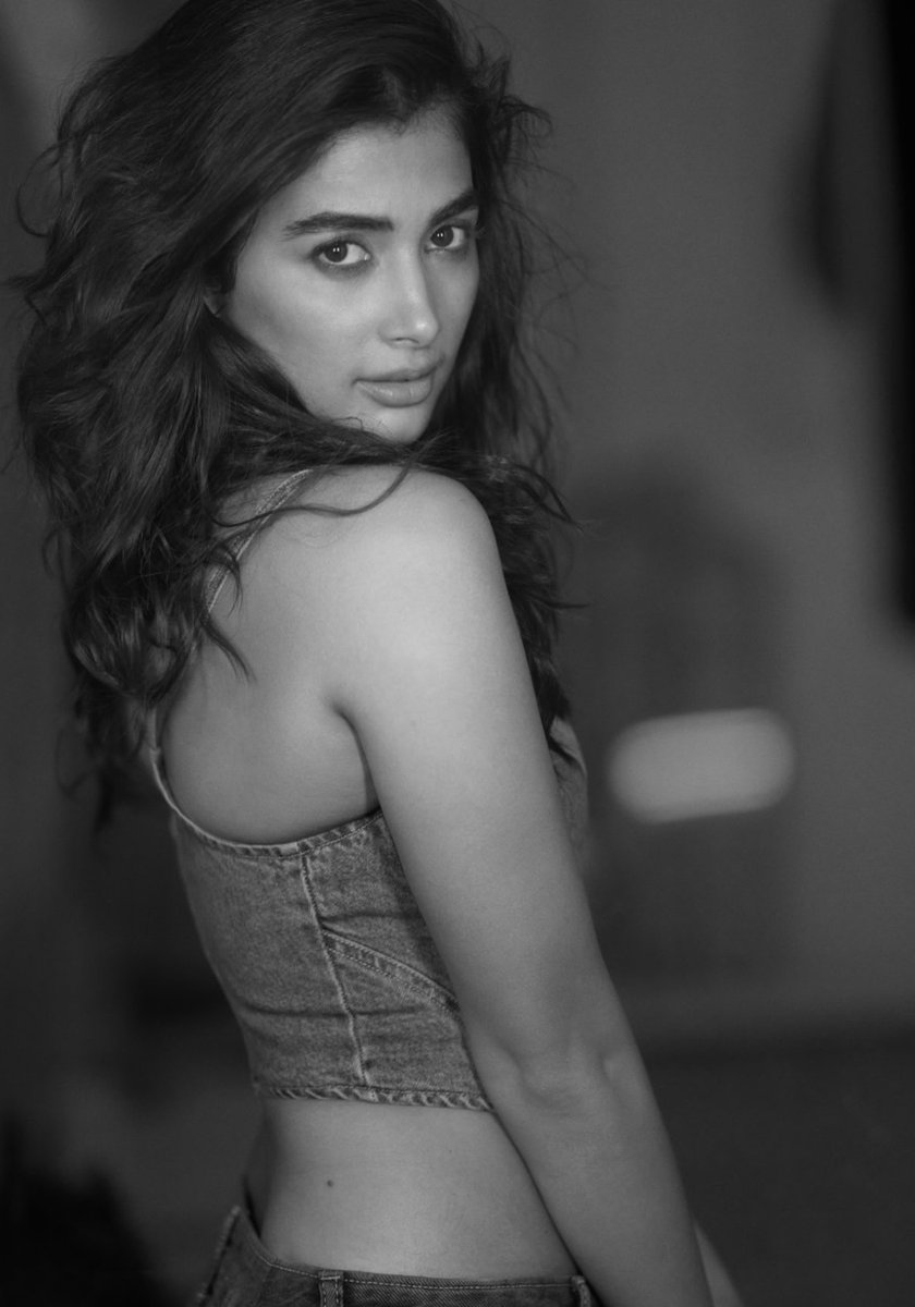 Weekendvibes_'s tweet image. Pooja Hegde 🩶

#Pooja #PoojaHegde