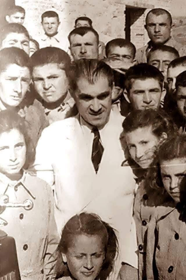 Laik Cumhuriyet'in eğitim devrimcilerinden, Köy Enstitülerinin  kurucusu Hasan Âli Yücel'i ölümünün 65. yılında saygıyla anıyoruz.  Köy Enstitülerini kapatan, Laik Cumhuriyet düşmanı Ortaçağcı gericiliğe karşı Hasan Âli Yüceller'in bizlere bıraktıkları mirasa sahip çıkarak