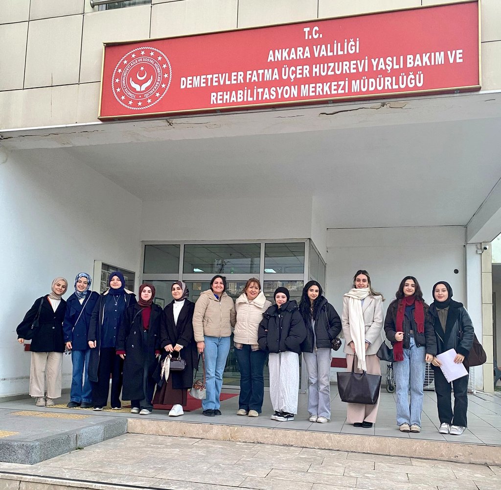 AnkaraKYGM's tweet photo. 📍Yenimahalle Yurdu

Demetevler Fatma Üçer Huzurevi’ndeki kıymetli büyüklerimizi Ramazan sofralarında ziyaret etmenin mutluluğunu yaşadık.

Onlar bizlerle ekmeklerini ve yemeklerini gönülden paylaştılar; biz de hazırladığımız pastayı kendilerine ikram ettik. https://t.co/6cfNHhRIsp