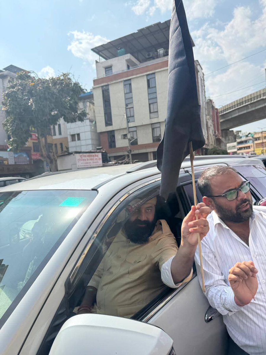satya_1766's tweet photo. जितना रीट्वीट कर सकते हो कर दो
#काले_झंडे #काफ़िला #UGC_RollBack #NarendraModi #करणीसेना_के_कर्मवीर #क्षत्रिय__धर्मेः__युगेः__युगे #ugccommunity #करणीसेना
करणी सेना जयपुर कार्यालय https://t.co/wFhbPgaLa5