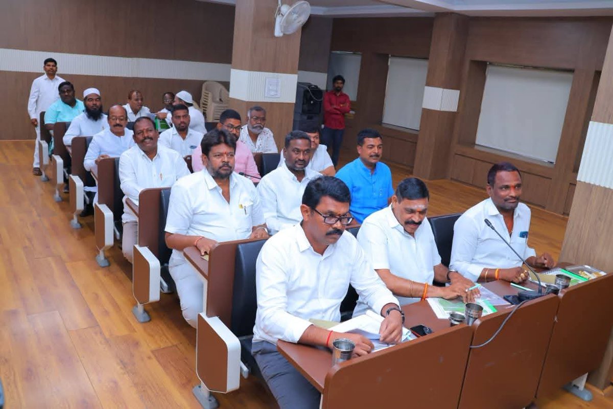 arshadboom4664's tweet photo. Today i.e.,26-02-2026,
Siddipet Ward No: 29 Councillor Mohammed Abdul Naseer (Arshad) attended the 2026-2027 Year Budget Meeting in which Rs.181.99 Crores is proposed for this year . https://t.co/YAh9xlhUxJ