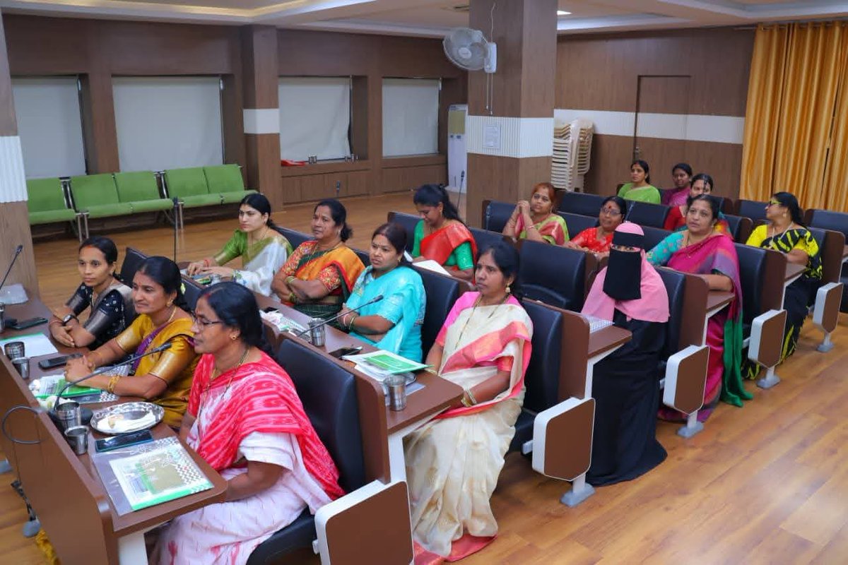 arshadboom4664's tweet photo. Today i.e.,26-02-2026,
Siddipet Ward No: 29 Councillor Mohammed Abdul Naseer (Arshad) attended the 2026-2027 Year Budget Meeting in which Rs.181.99 Crores is proposed for this year . https://t.co/YAh9xlhUxJ