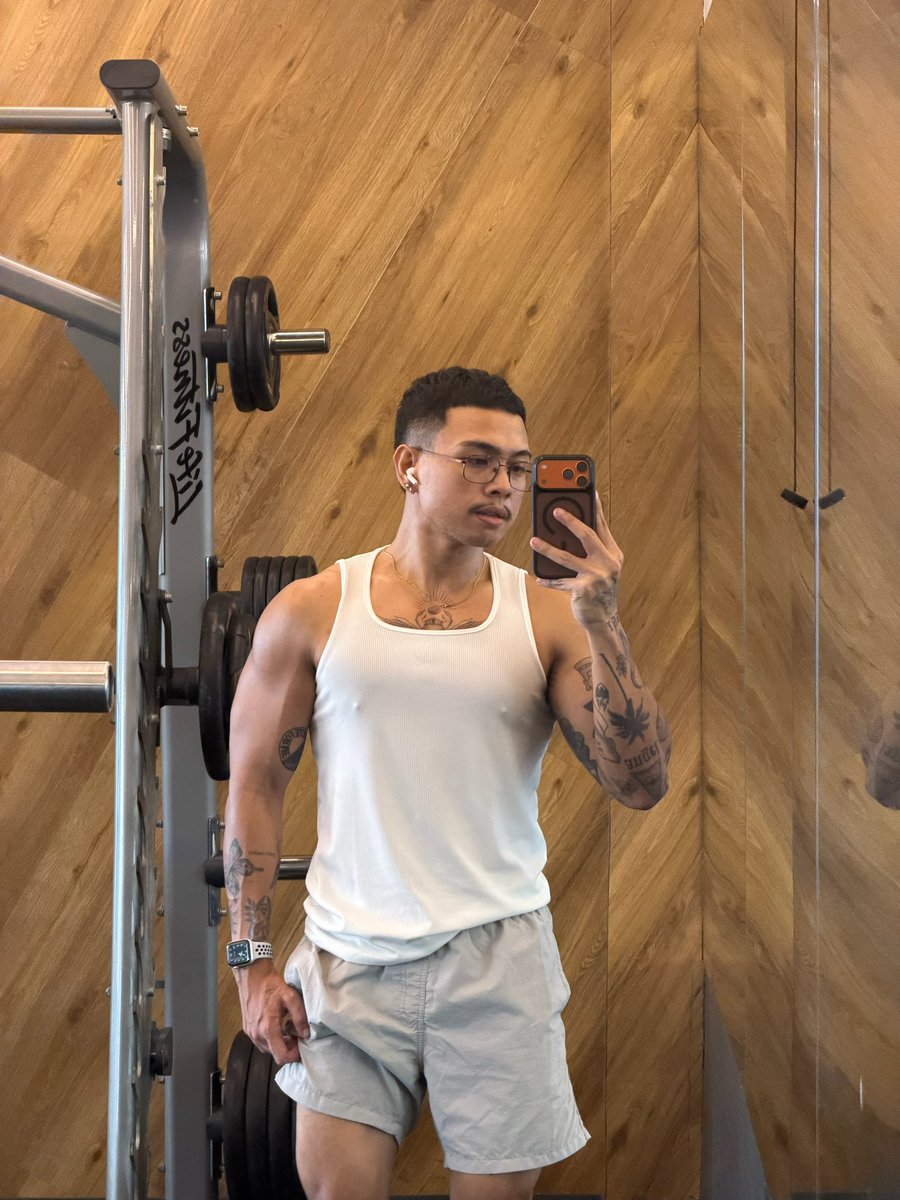 thealexonist's tweet photo. gym pix 🏋️‍♂️ https://t.co/HoDamwKfxM