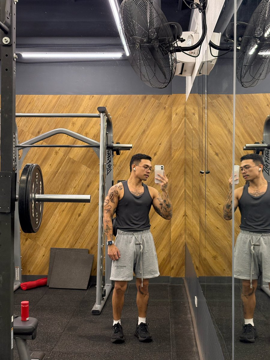 thealexonist's tweet photo. gym pix 🏋️‍♂️ https://t.co/HoDamwKfxM