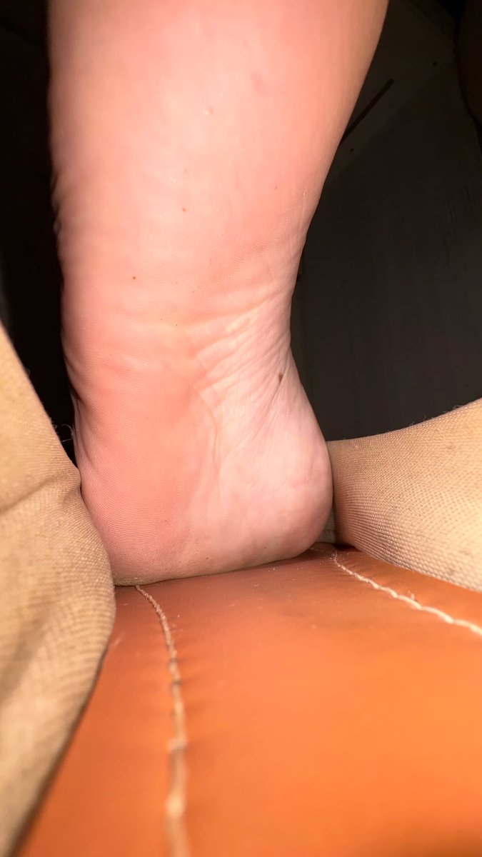 Giantess Elizabeth tweet media