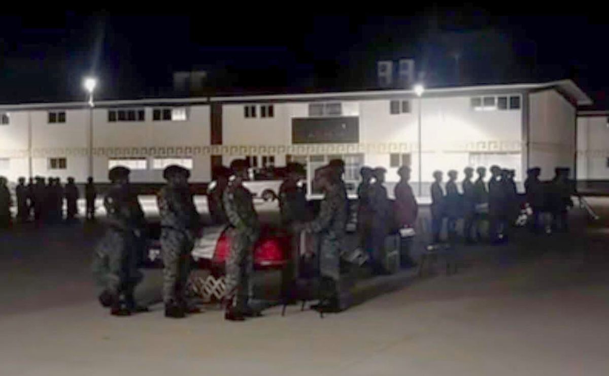 Llegan a Guerrero cuerpos de 4 elementos de la GN caídos por detención de ‘el Mencho’ #PuntoYComa La Secretaría de la Defensa Nacional rindió homenaje en Guerrero a cuatro elementos de la Guardia Nacional caídos en cumplimiento de su deber facebook.com/share/p/1a8yvk…