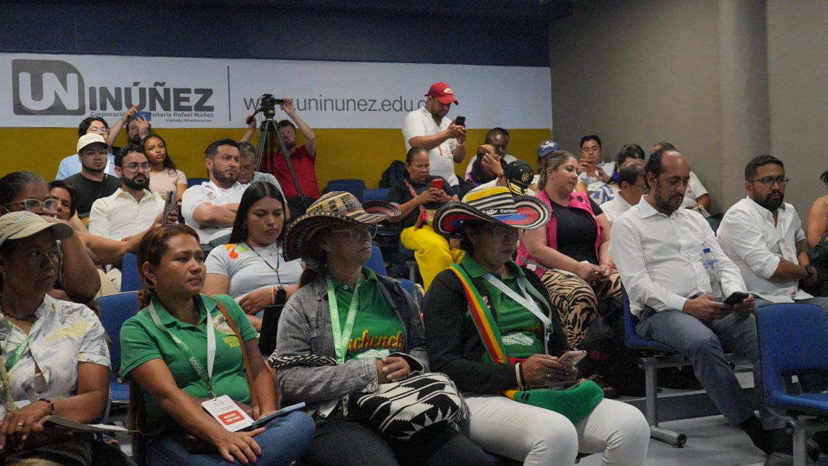 activosSAE's tweet photo. #AEstaHora en la #ICARRD20 🌱🌎

La presidenta de la Sociedad de Activos Especiales, Amelia Pérez Parra lidera el panel “De las economías ilícitas a la #ReformaAgraria: Activos para la paz y la soberanía alimentaria”, un espacio donde le contamos al país y al mundo cómo transformamos bienes que antes estaban al servicio de la ilegalidad en oportunidades reales para el campo colombiano. 🌱

Desde la SAE seguimos demostrando que los activos incautados pueden convertirse en tierra productiva y en desarrollo para las comunidades. 🇨🇴✨