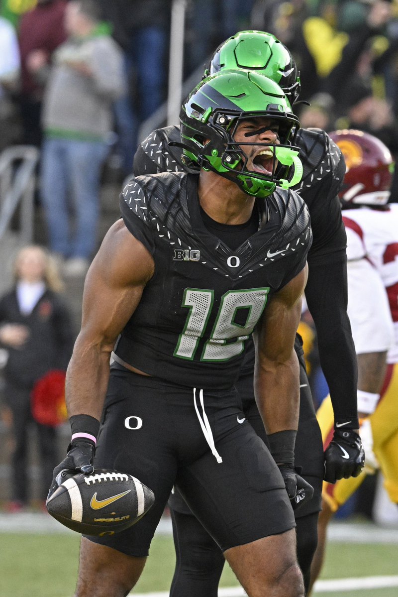 ZacStevensDNVR's tweet image. Kenyon Sadiq told reporters at the NFL Combine today that he had a “good” meeting with the Broncos and that it would be “awesome” to reunite with Bo Nix in Denver.

Sadiq was a freshman at Oregon during Bo’s final season.