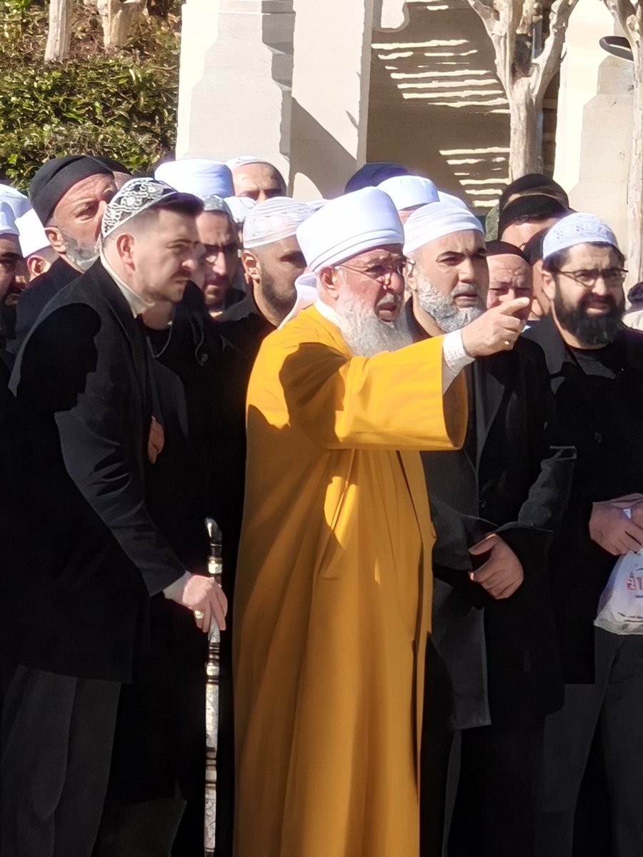 "Evliyânın lokması, kalp hastalığına şifâdır. Kim Allah'ü Teâlâ'nın bir Velî kulunu, ona teslim olarak hürmetle ziyaret eder ve ikram ettiği lokmasından yerse, kalbinden bütün küfr ve isyan pislikleri temizlenir, Âllah'ü Teâlâ'nın razı olduğu kullarından olur"

Yahya Efendi Hz ks