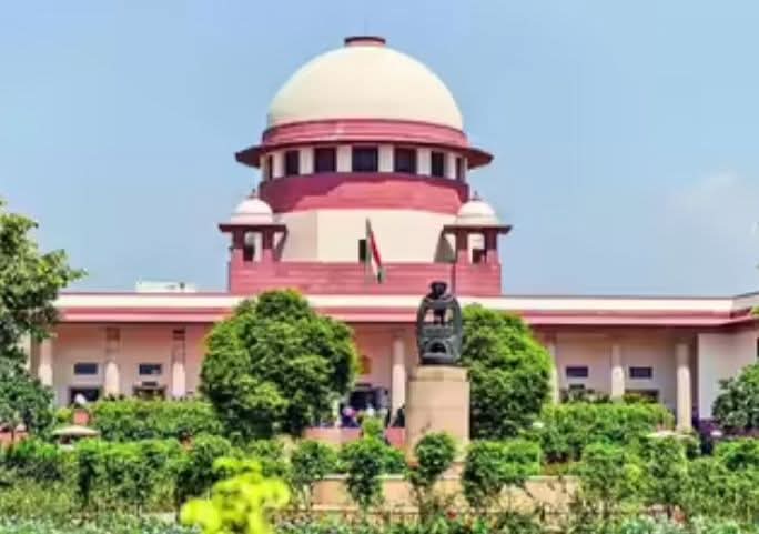 MrMishra's tweet photo. क्या आप जानते हैं कि हमलोगों की एक सबसे बड़ी शिकायत का निपटारा होने जा रहा है ?

यूजीसी, SC ST एक्ट आदि में झूठे FIR पर लंबी सजा और जुर्माना लगाया जा सकता है। 

क्योंकि, झूठी शिकायतों और फर्जी मुकदमों पर सुप्रीम कोर्ट ने चिंता जताते हुए इस पर लगाम लगाने की मांग पर केंद्र और राज्य सरकारों को आज एक नोटिस जारी किया है। 

और, उनसे पूछा है कि आखिर ऐसे झूठी FIR लिखवाने वाले के लिए सजा और जुर्माने का प्रावधान क्यों न किया जाए ???

आपको क्या लगता है?
झूठे केस करने वालों के लिए भी सजा और जुर्माना का प्रावधान सही रहेगा ?