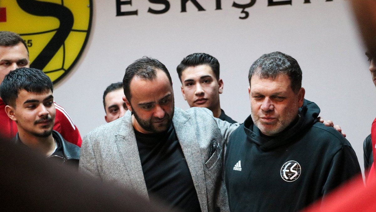 Eskişehirspor Taraftarlar Birliği (ETB), kulübümüzün daveti üzerine bu akşam düzenlenen iftar programında Başkanımız Ulaş Entok ve Yönetim Kurulu Üyelerimiz ile bir araya geldi. 

Katılımları ve destekleri için Eskişehirspor Taraftarlar Birliği Başkanımız İlker Çakar’a ve tribün