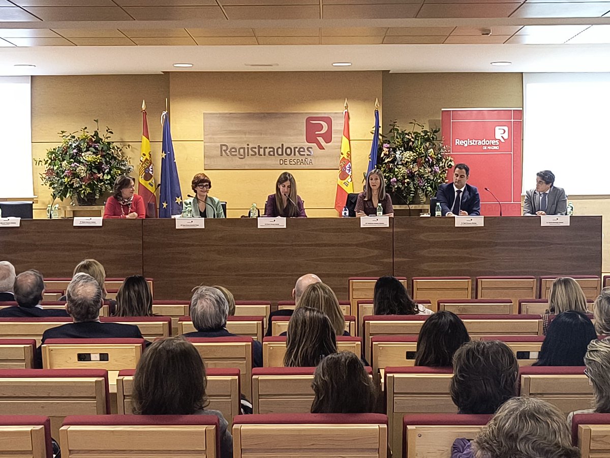 decanatomadrid's tweet photo. El martes se presentó en el decanto de Madrid el proyecto de la futura LEY LIDER. Esta ley supondrá la derogación de la Ley del Suelo de 2001. 
 
Asistieron como ponentes Dª Sara Aranda, D. Raul Herranz, Dª Estefanía Jiménez, Dª Belén Merino y D. Joan Manuel Trayter. https://t.co/qMFtBX186a
