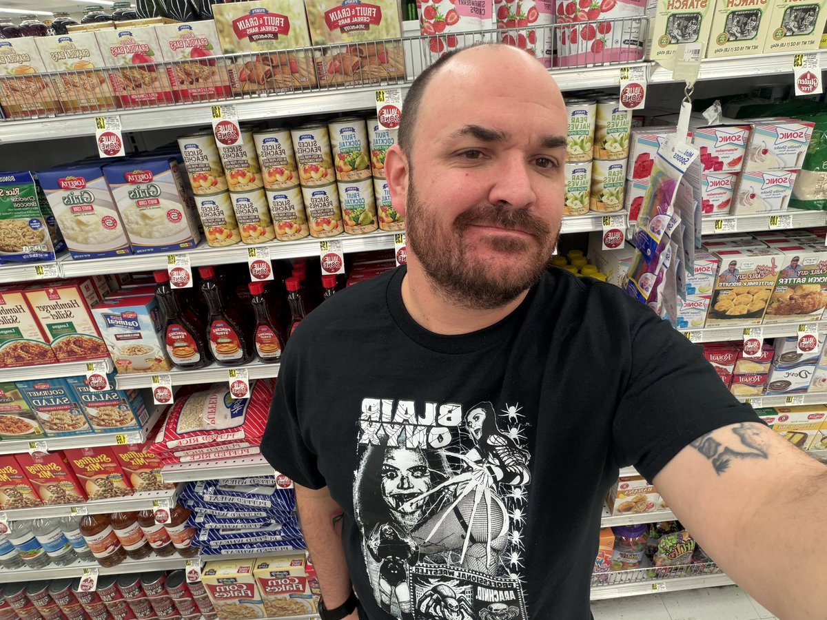 TotalSmarkSean's tweet photo. Felt like a @blairxyno kind of trip to grocery store https://t.co/TPPHKOtKdk