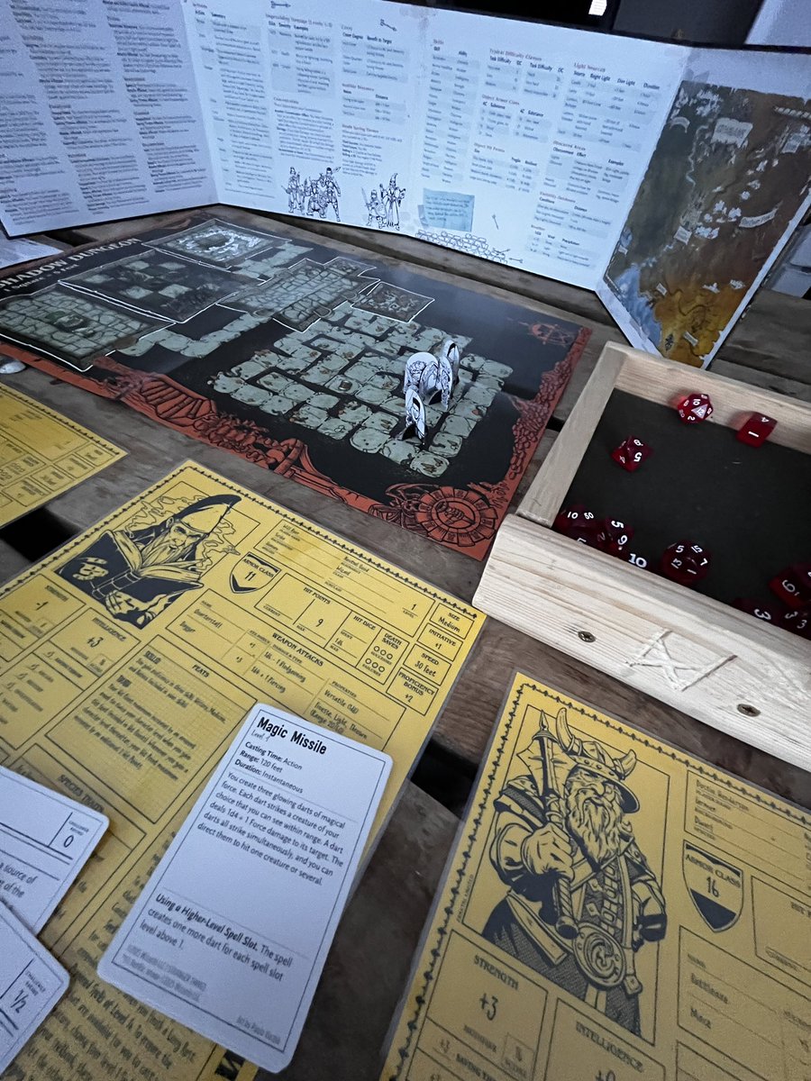 juha_wuorinen's tweet photo. Oon koko ikäni harrastanu roolipelejä. En ole silti ikinä pelannut tai johtanut Dungeons and Dragonsia.
Huomenna olis tarkotus alottaa Hellfire Club laatikon seikkailut omille esiteineille ja niiden ystäville.
En varmaan saa ens yönä unta 🤣
#dnd #roolipelit https://t.co/jY3DQsNkp9