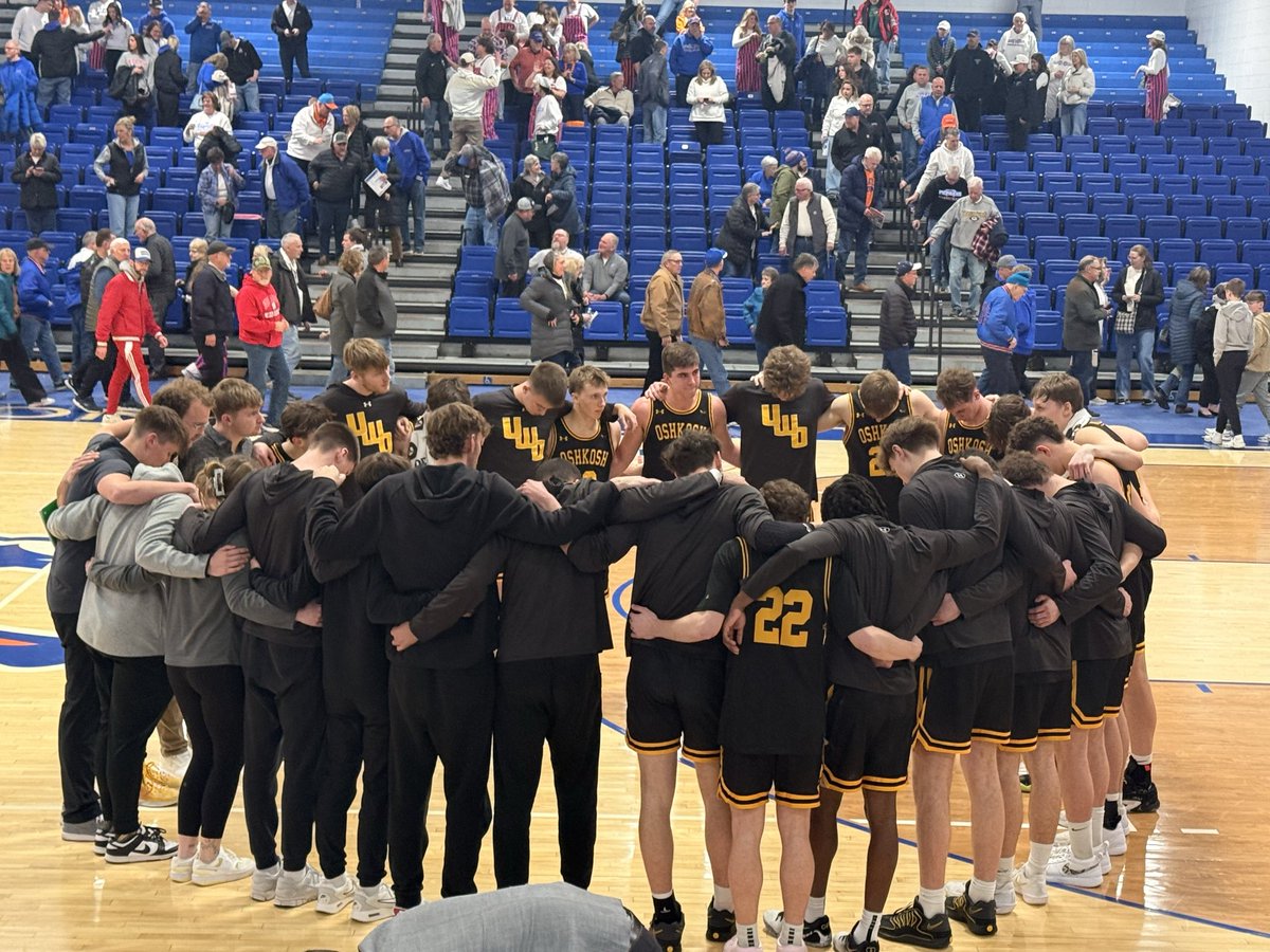 bmm41014728's tweet photo. Win or lose…the post game is always the same. May need a few more of these this week! #bubble #d3hoops

Proud of this team, true family. 

🙏🏼🙏🏼🙏🏼

@UWOMBB @MG_Michael_10 https://t.co/JZLAWcDOOi