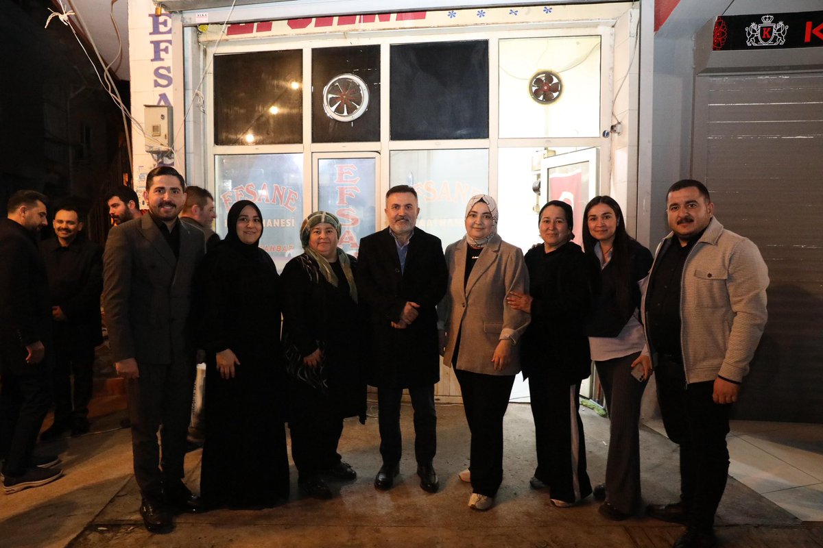 📍Seyhan 

Öztürk Ailesi’nin düzenlediği 5. Geleneksel İftar Programı’nda hemşehrilerimizle aynı sofrada buluşmanın mutluluğunu yaşadık.

Ramazan; paylaşmanın, kardeşliğin ve dayanışmanın en güzel tezahürüdür. Aynı sofrada edilen dualar, edilen muhabbetler birlik ve