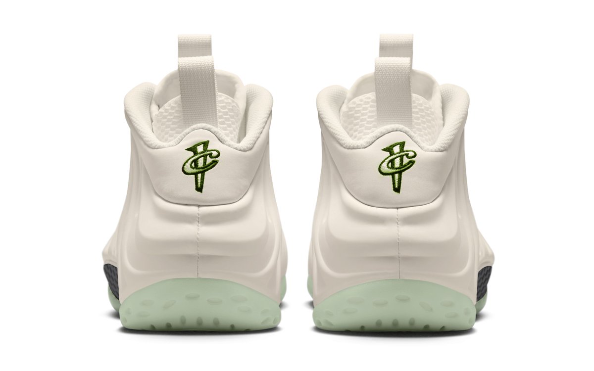 houseofheat's tweet photo. "Phantom/Barely Volt" Nike Air Foamposite Expected Holiday 2026 🔋 https://t.co/gVNUsYyBrA