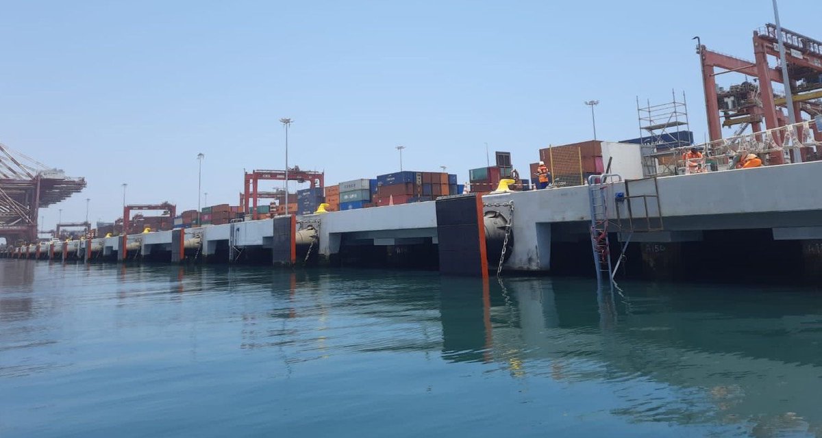 MarineConstNews's tweet photo. A South Terminal expansion at Perú’s Port of Callao added capacity for larger vessels. This January 2025 reprint looks at the 22 cone fender systems installed to protect the new quay. https://t.co/lUS1JKxh8k
#MarineConstruction #Ports #FenderSystems https://t.co/hPBafZQwgS