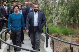 حالا فهمیدید چرا این سنده ها همش لباس عربی میپوشن؟
چون خیلی کیرین و با کت شلوار شبیه خایه باقر میشن