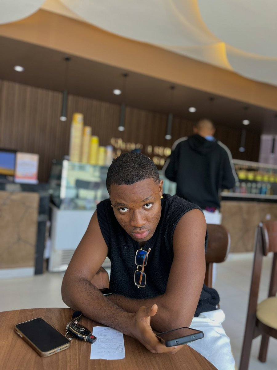 Twoglazzes tweet media