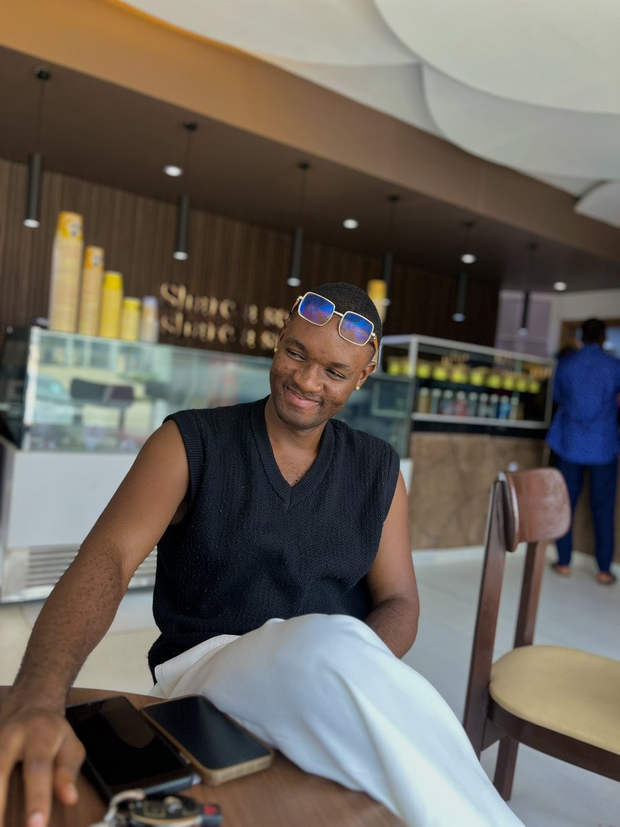 Twoglazzes tweet media