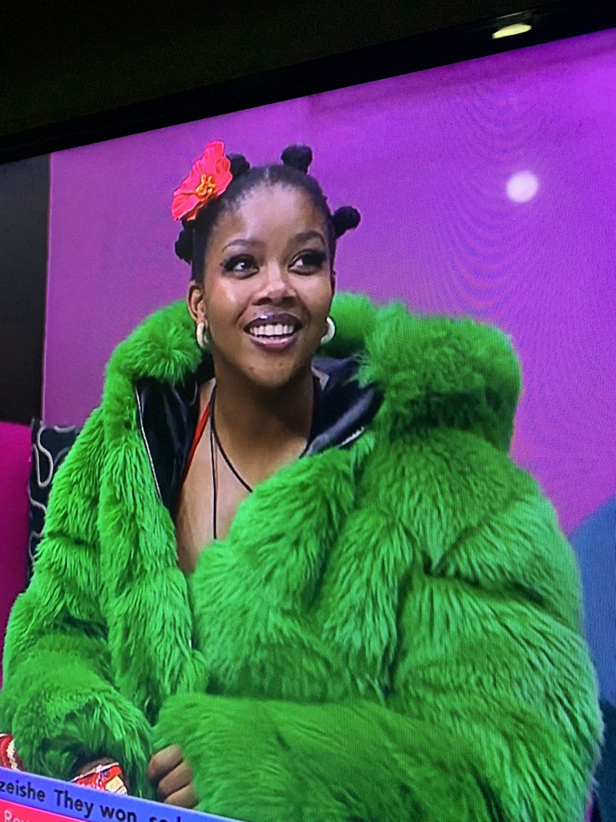 We’re in England sana😂😂We’ve less than 2hours before voting lines close; please throw in those last minute votes 

#LiemaPantsi #BBMzansiS6