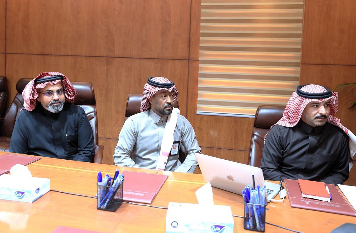 #_صحيفة_سهم_الإلكترونية
<a href="/NBU_KSA/">جامعة الحدود الشمالية</a> <a href="/ShamraniA1/">ᗩᕼᗰᗩᗪ ᗰ ᗩᒪᔕᕼᗩᗰᖇᗩᑎI</a> 

اطلع رئيس #جامعة_الحدود_الشمالية أ.د.أحمد بن علي الرميح على تقرير إدارة المعامل والمختبرات،وما تضمنه من مؤشرات الأداء ومستوى الجاهزية والتشغيل للمعامل والمختبرات الطبية والعلمية؛ وأكد على أهمية رفع كفاءة التشغيل ودعم جودة الممارسات