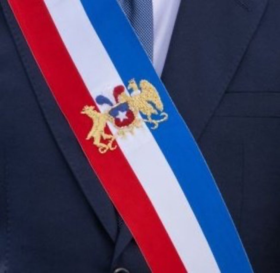 Mi escudo
Tu escudo
Nuestro escudo
Viva Chile