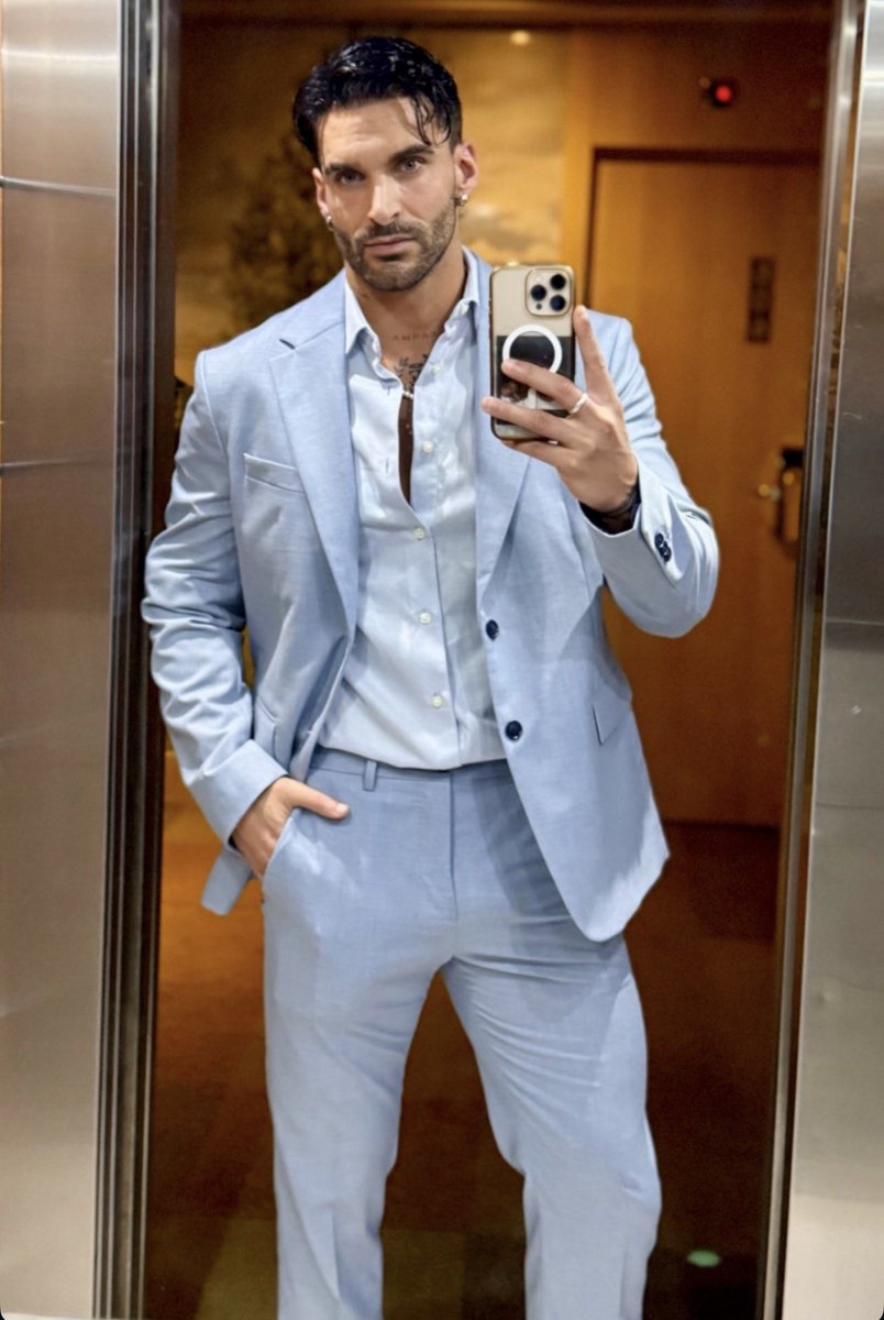 Orgullosa de seguir a Eddy y Violeta. De su trabajo, de su forma de ser, de lo que construyen juntos. Quien los conoce  sabe la luz que tienen y lo buenas personas que son , tienen un corazón tan bonito ….😍😍😍#ViolediMTMAD51