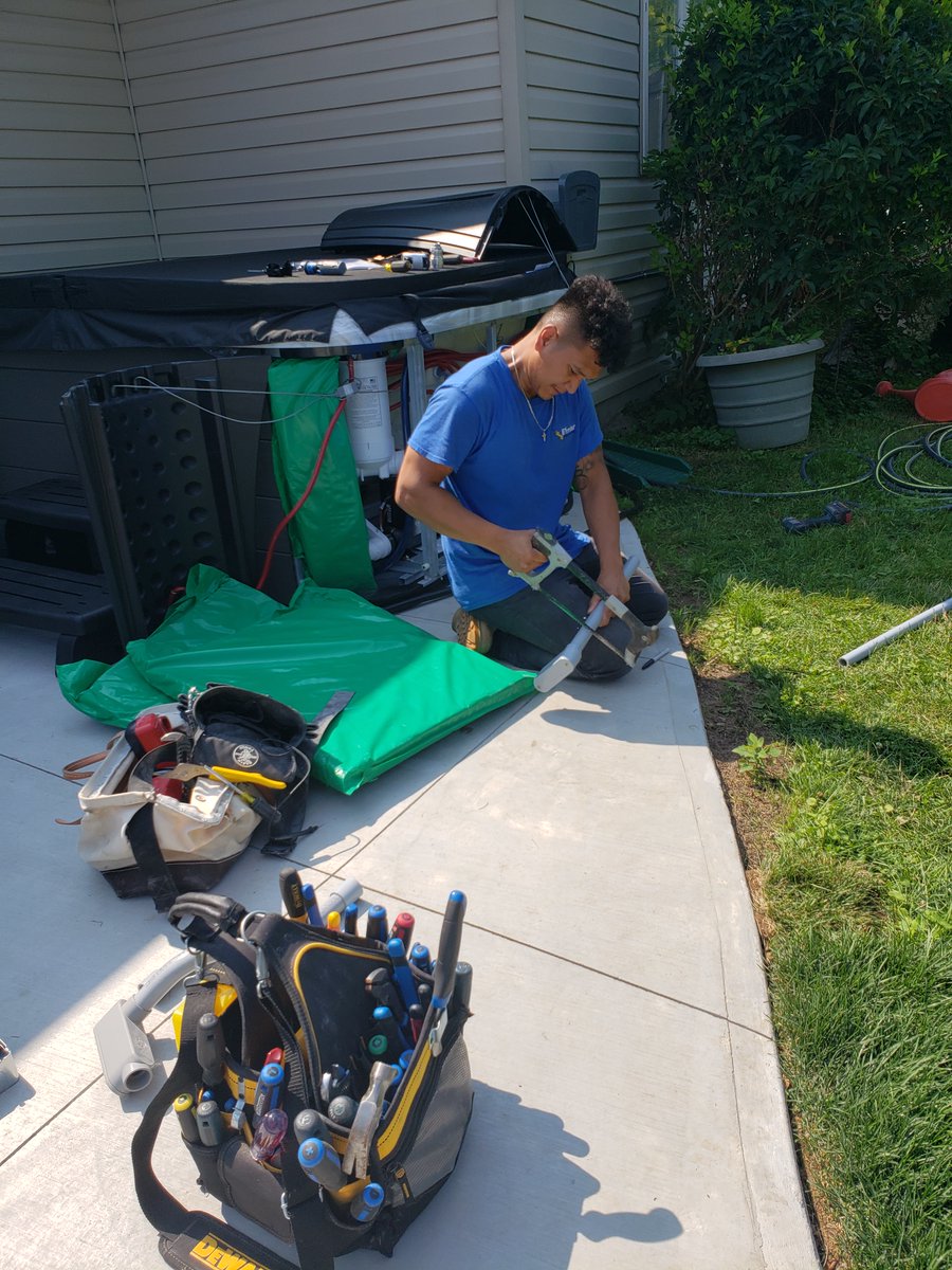 ElmarElectric's tweet photo. One of our apprentices cutting some conduit for a Hot Tub installation!! #electrician #electricans #contractor #electrical #contractors #hottub #installation https://t.co/CoTeCIqrAj