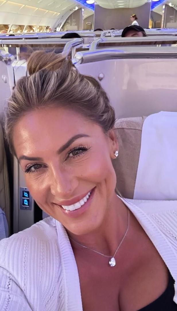 MarianaDr52953's tweet photo. Thank you America for having welcomed me so warm!💃🏻always believed I belonged here,
Safe and smooth flight from the USA back home 🇺🇸✈️🇬🇧
Grateful for a successful trip and ready for what’s next.

#SuccessfulFlight #BackHome #BusinessTrip #SafeTravels #WorkJourney  #Grateful https://t.co/hZVthsf7NC