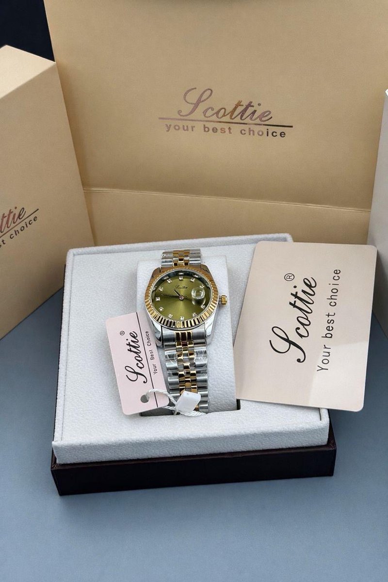 trulyMikunn's tweet image. Price: ₦35,000‼️

Elegant Scottie feminine watch comes with branded box, manual and carrier bag ❤️ 

#LagosFashion
#madeforyou
#Wristwatch
