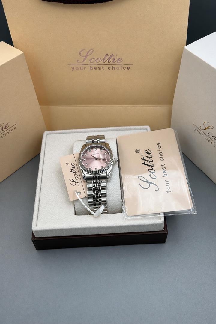 trulyMikunn's tweet image. Price: ₦35,000‼️

Elegant Scottie feminine watch comes with branded box, manual and carrier bag ❤️ 

#LagosFashion
#madeforyou
#Wristwatch