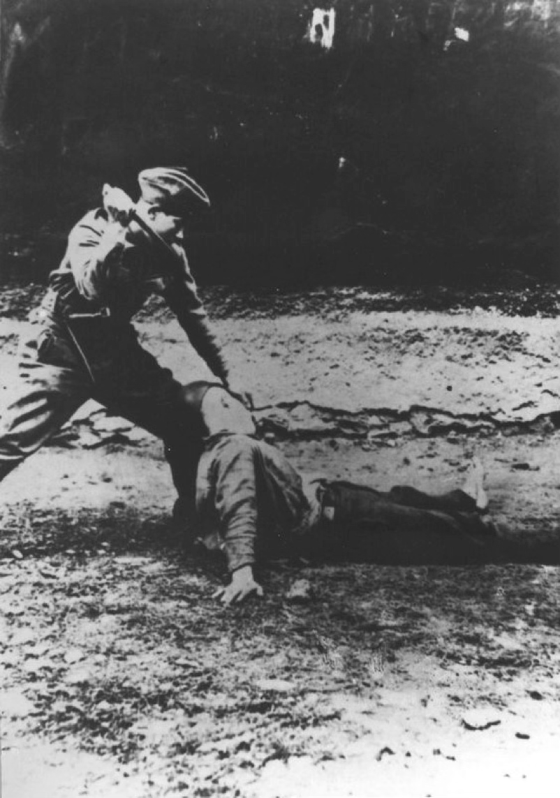 ANPIRomaPosti's tweet photo. Tra il 3 e il #4marzo 1942 i fascisti croati, noti come #Ustascia, e membri della milizia musulmana provenienti dal villaggio di #Sturlic, attaccarono e saccheggiarono l'abitato di #Crnja in #Serbia. La maggior parte della popolazione venne barbaramente uccisa con armi da taglio. https://t.co/VHc5uhrk2g