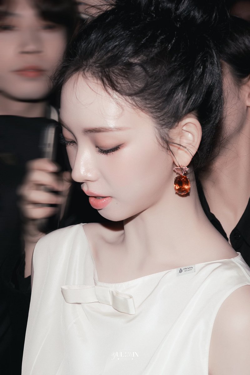 260226｜KARINA at Prada FW26 Womenswear Collection Fashion Show

KARINA FOR PRADA FW26

#aespa #æspa #AESPA #에스파 #エスパ #ウィンター
#Karina #카리나 #劉知珉 #カリナ
#KarinaxPrada
#PradaFW26xKARINA