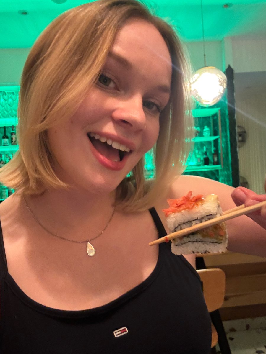 diehollylolly's tweet photo. Würdest du mit mir ausgehen? ☺️ https://t.co/RAyl2Lv08v
