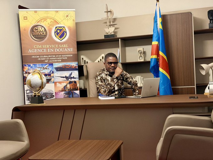 Il existe des hommes qui occupent un poste.
Et il existe des hommes qui occupent une destinée.

En ce jour mémorable, nous honorons l’anniversaire de Mon DG <a href="/seigneurCHRIS01/">Ilunga Mutombo Christian</a> — un homme dont l’influence dépasse les mots et dont l’engagement laisse des traces durables.

Votre