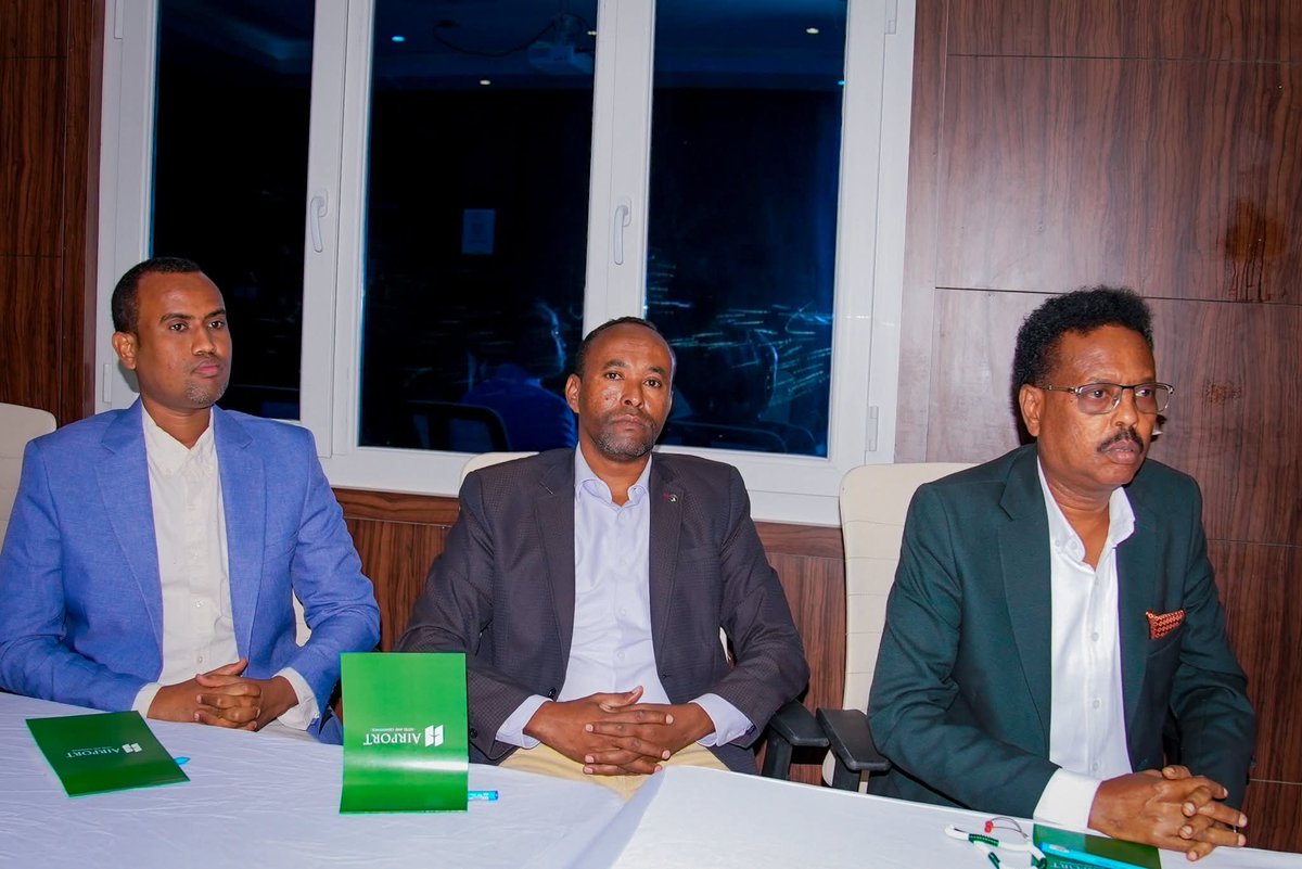 Plstatehouse's tweet photo. 1/2:Madaxweynaha Dowladda #Puntland  @HESaidADeni ayaa  galabta kulan la qaatay Agaasimeyaasha Warbaahinta Madaxa banaan ee Soomaaliyeed iyo weriyayaasha u warama warbaahinta Caalamiga ah. 

Madaxwehnaha ayaa ugu horeyn uga mahadceliyay Warbaahinta #Soomaaliyeed https://t.co/5dt6PO08xr