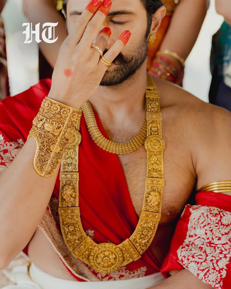 I used to typically find men wearing jewelry a little ick. Like gold chain and all. Except rings I thought jewelry didn’t belong on men. 

But this feels royal. Not feminine or like an Italian gangster. More like Ramanand Sagar’s shows irl.