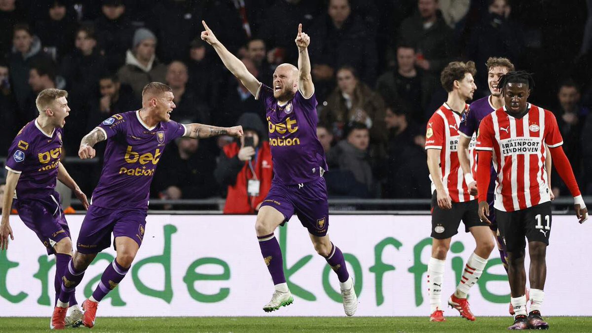 Jim0571's tweet photo. 1 jaar geleden. Wat een wedstrijd, wat een sfeer, wat een dag was dit! #psvgae #knvbbeker https://t.co/TZD7wShZDq