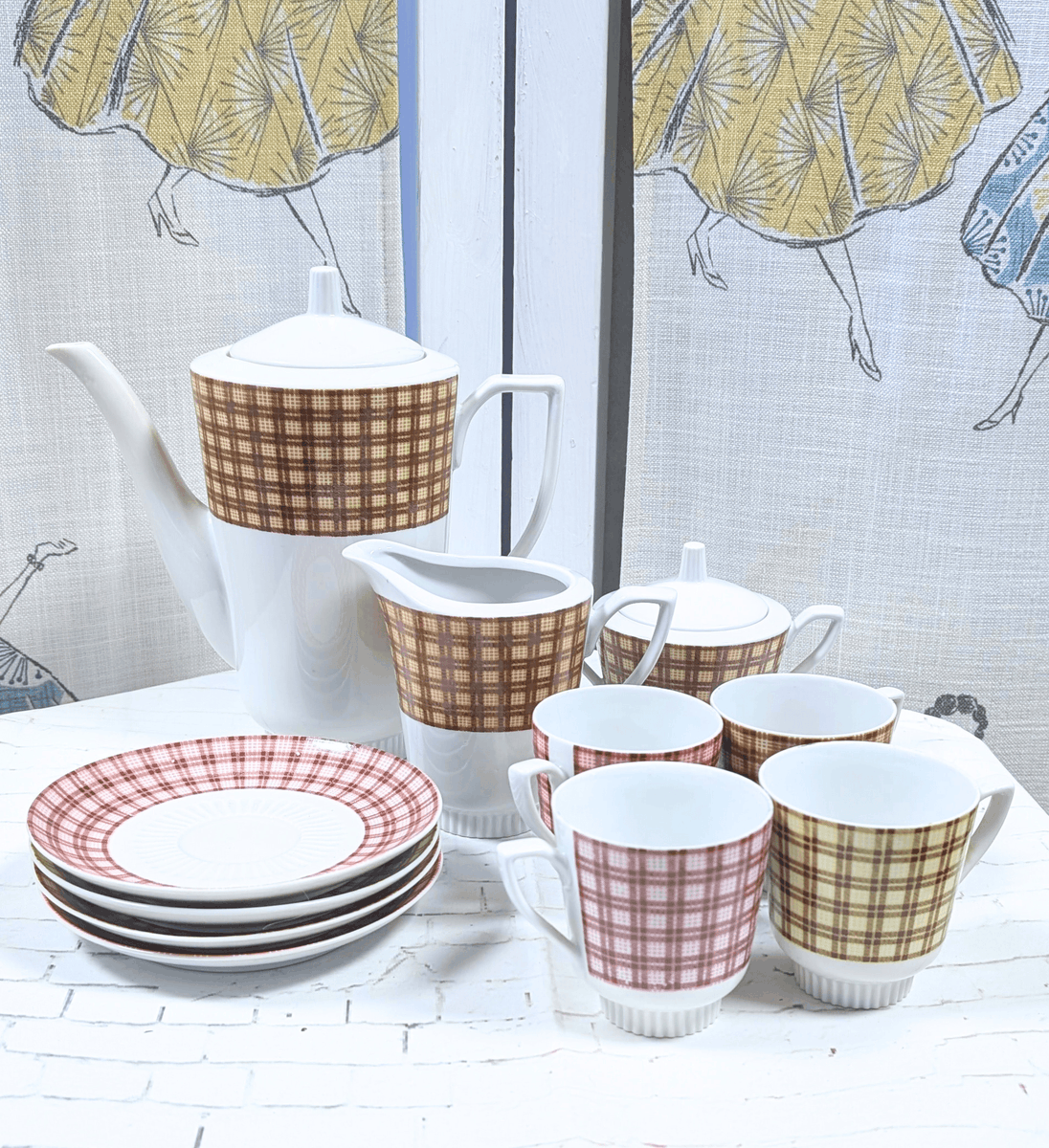 myvintage's tweet photo. Vintage Homeware | 1960s/70s Vintage Karolina Porcelain Plaid Coffee Set
 
https://t.co/T0SvzrvARD 

#midcenturykitchen #vintageporcelain #karolinaporcelain #polishdesign #1960sstyle #retrokitchen #plaidpattern #coffeehour #tablescaping #vintageceramics #geometricdesign https://t.co/X9AfCgr6fm