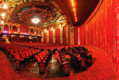 ModeraHollywood's tweet photo. Have you checked out the Chinese Theatre in Hollywood? A premier, historic venue for major movie premieres and red-carpet events, famously known for its "Forecourt of the Stars" hand and footprints. Tonight is a Opening Night Fan Event for Scream 7 (IMAX). Don't miss... https://t.co/2Dq0Un7XLH