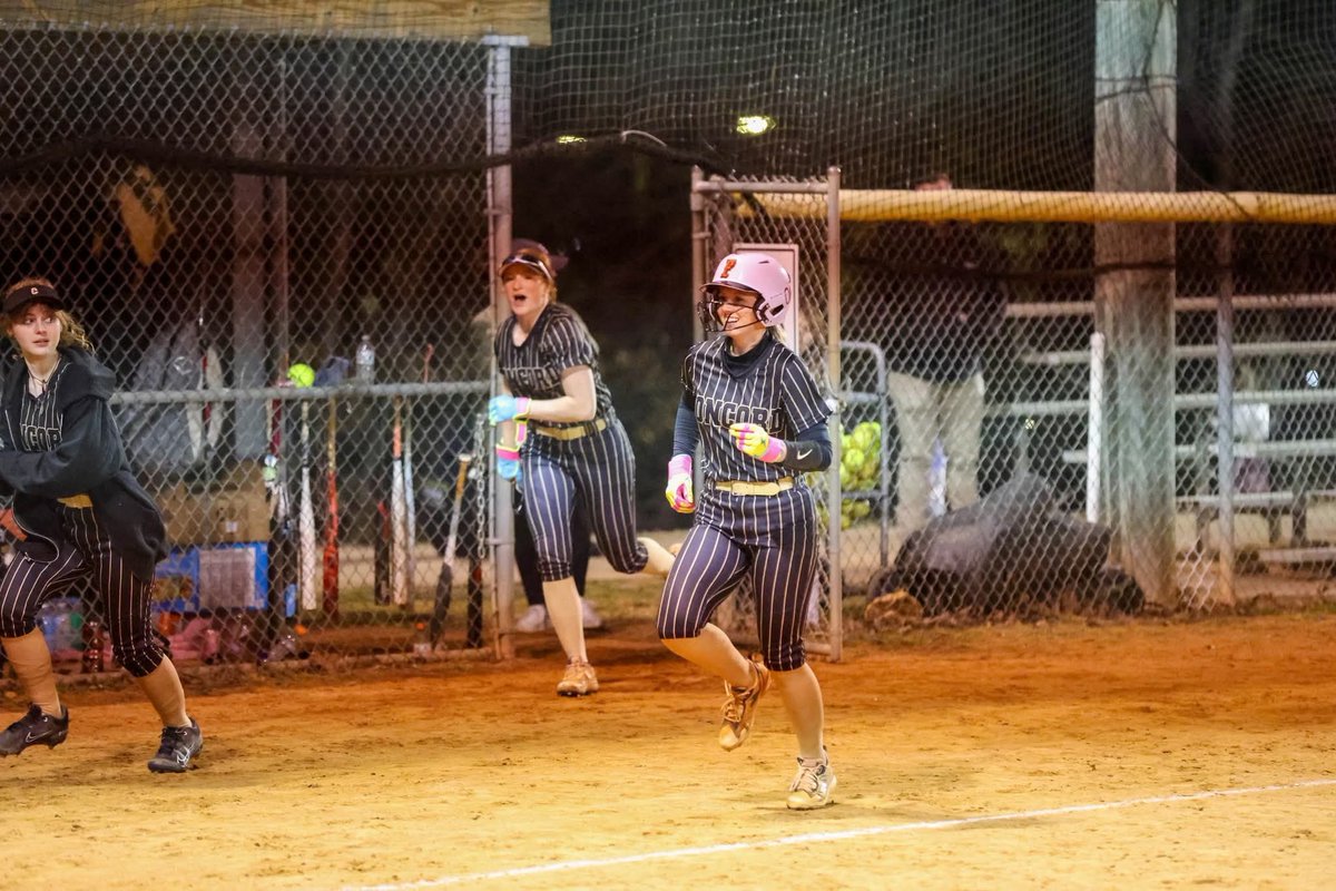 FC_Hooks's tweet image. B🧨G Shoutout to Alexa Hooks (2027) Belmont Abbey commit with a High School season opener missile. We never underestimate these Firecrackers! 💪 @Firecrackersinc 

Keep digging 🧨🥎💪

#fcculture #FCSTRONG #firecrackersoftball #athletelife
