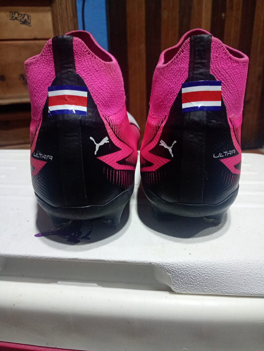 Ahora pego banderitas  y personalizo  los tacos  por si ocupan me tiran un DM.