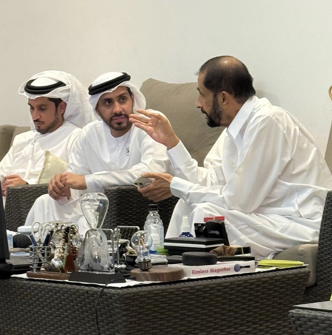 _MNBRALWASL's tweet photo. شكرا اولاً الشيخ احمد بن راشد ال مكتوم 💛
جمايلك كثيره، الله يحفظك ويطول بعمرك 💛.

الشكر الثاني إلى رئيس شركة كرة القدم على هذا العمل شراء عقد بلاسيوس وشراء مهاجم وتعين مدرب ثم تجنيس أربع لاعبين والان شراء قلب دفاع، هذا يدل على الجديه في العمل والاهتمام.

يوم كنتو تخطون في القرارت كنا ننتقد، ويوم تشتغلون صح بنصفق و بندعمكم شغلكم الفتره الأخيرة رايح في الاتجاه الصحيح والله يوفقكم 💛.

@Ahmed_AlTenaiji