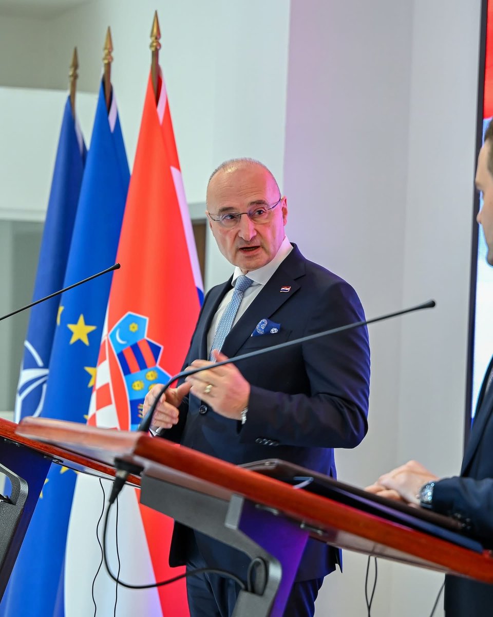 TimcoMucunski's tweet photo. 🇲🇰🇭🇷 Today in Skopje, I welcomed Croatia’s Minister of Foreign and European Affairs, @grlicradman, during his two-day working visit.

🔹 Reaffirmed our traditionally friendly relations and the intensive political dialogue.
🔹 Confirmed our shared interest in deepening cooperation, with emphasis on economy, trade, energy, health, culture and tourism.
🔹 Expressed appreciation for Croatia’s continued support for the European perspective of the Western Balkans and readiness to share its EU accession experience.
🔹 Agreed that strong coordination as NATO Allies remains a key foreign policy priority and exchanged views on current regional and international developments.