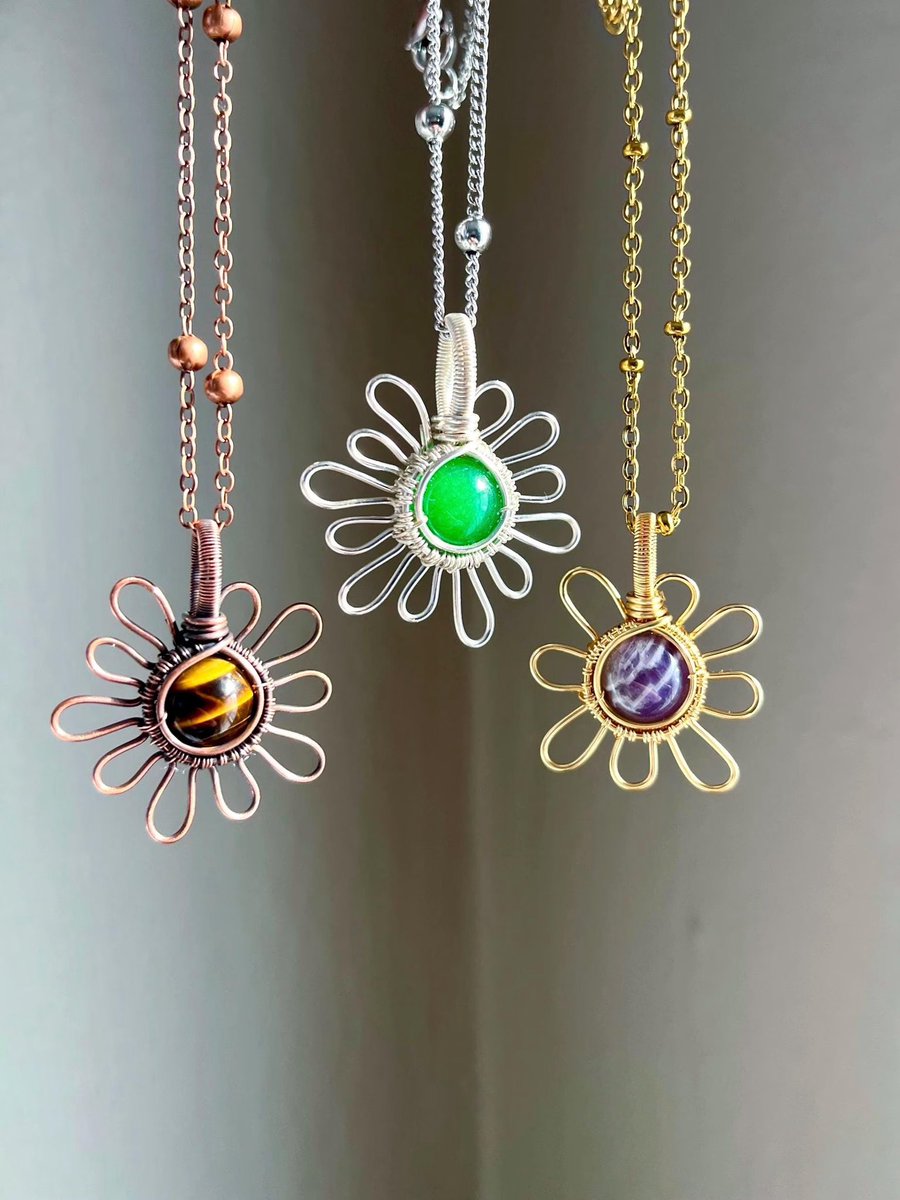 Please look at these mini groovy flowers that I made 🥹🌸🤎